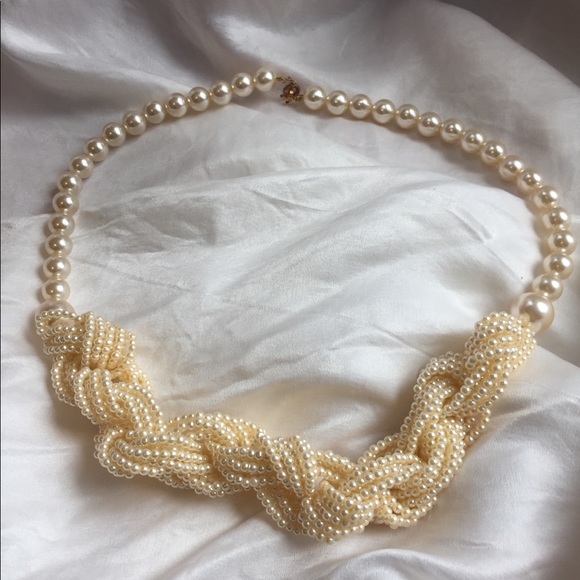 Pearl Necklace - Picture 2 of 3